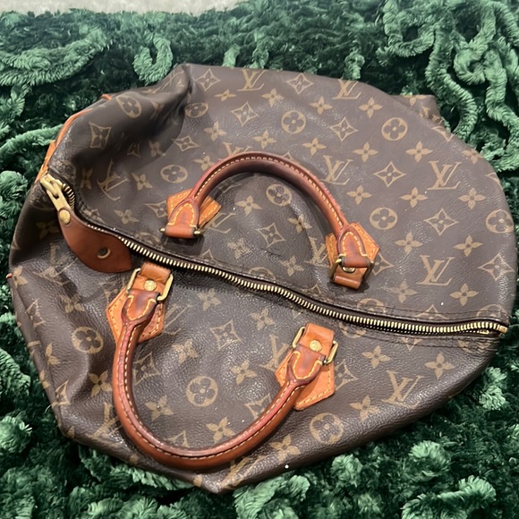 Louie Vuitton speedy bag - Picture 1 of 9